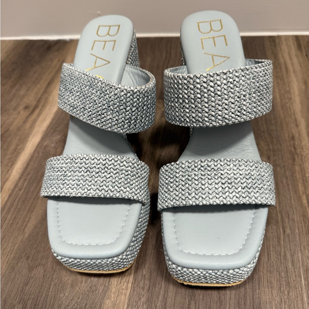 BEA Elegant Gray Woven Mules